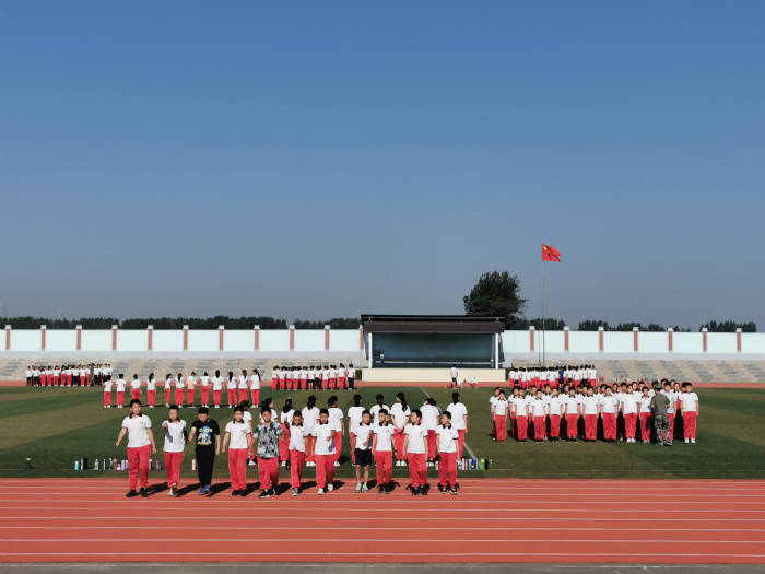 淄博市淄川区杨寨中心校开学第一周军训炼意志