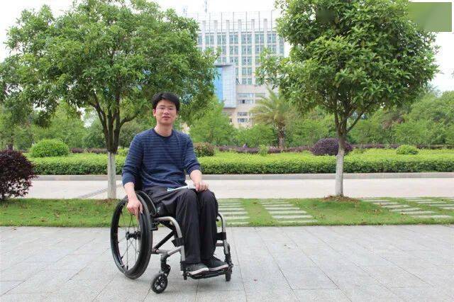 张琼宇开始努力钻研制作高水平的数字资源,并在专业