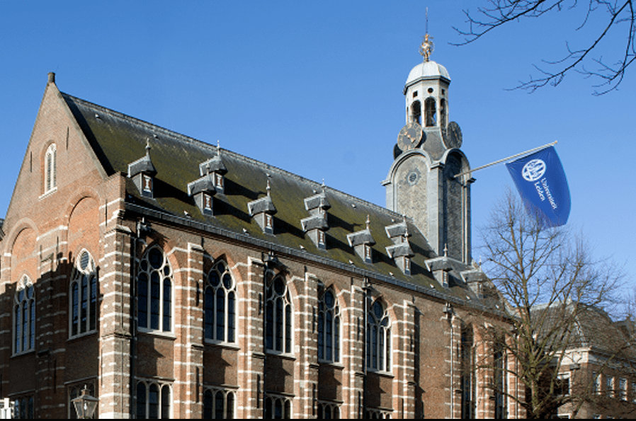 如今莱顿大学的学生们正为保护莱顿的运河在努力.