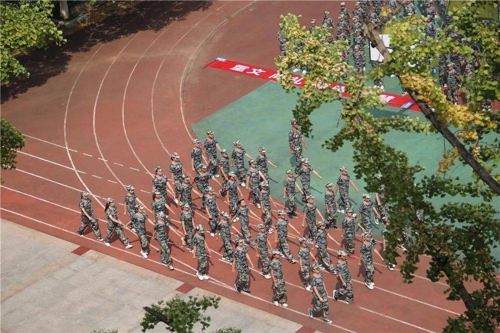 东城实验学校中学校区举行"传承红色 强健体魄"新生入学教育结营仪式
