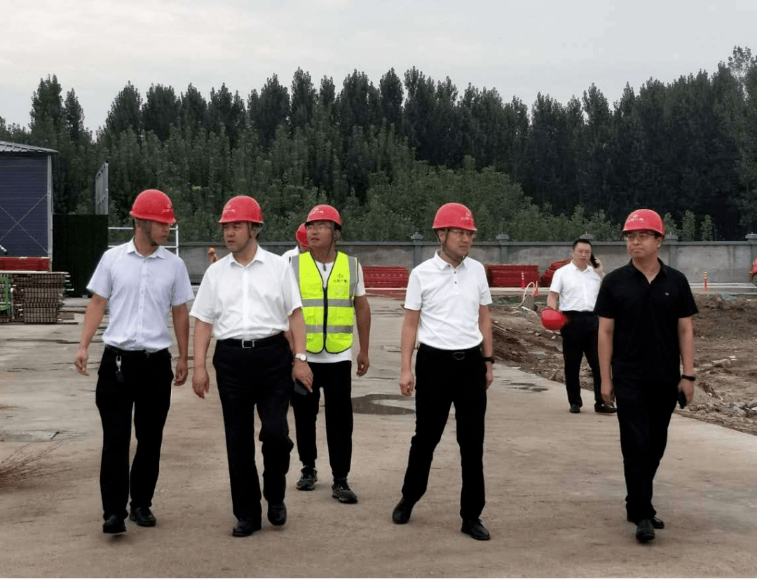 山西一建党委书记,董事长澹台印玉一行到九分公司易和苑小区项目调研
