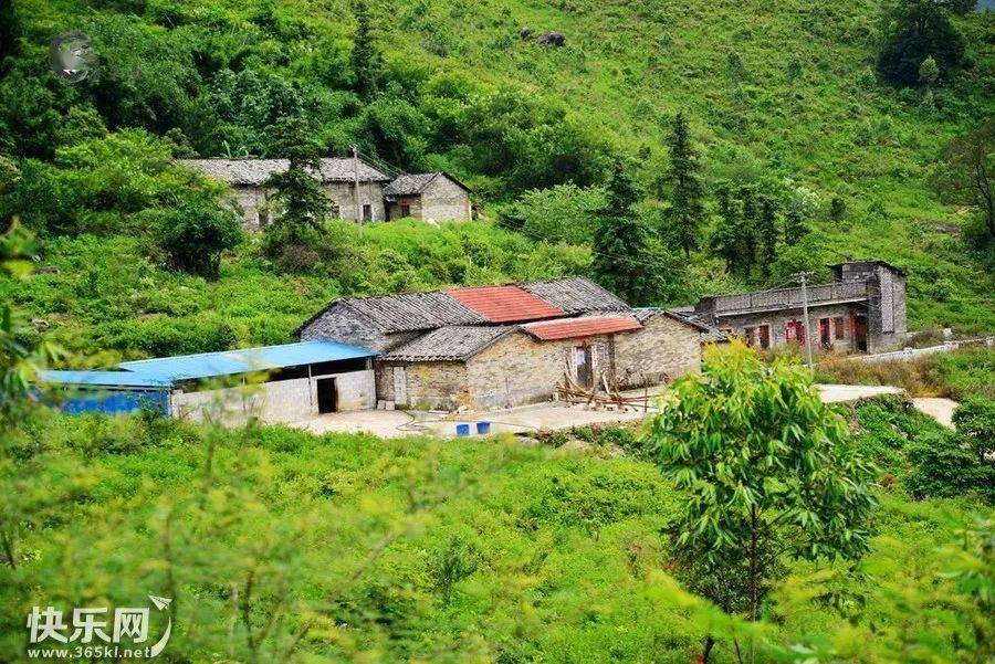 上龙楼仍静静地隐藏在山窝里时光,在村里显得悠远而漫长通过发展,破旧