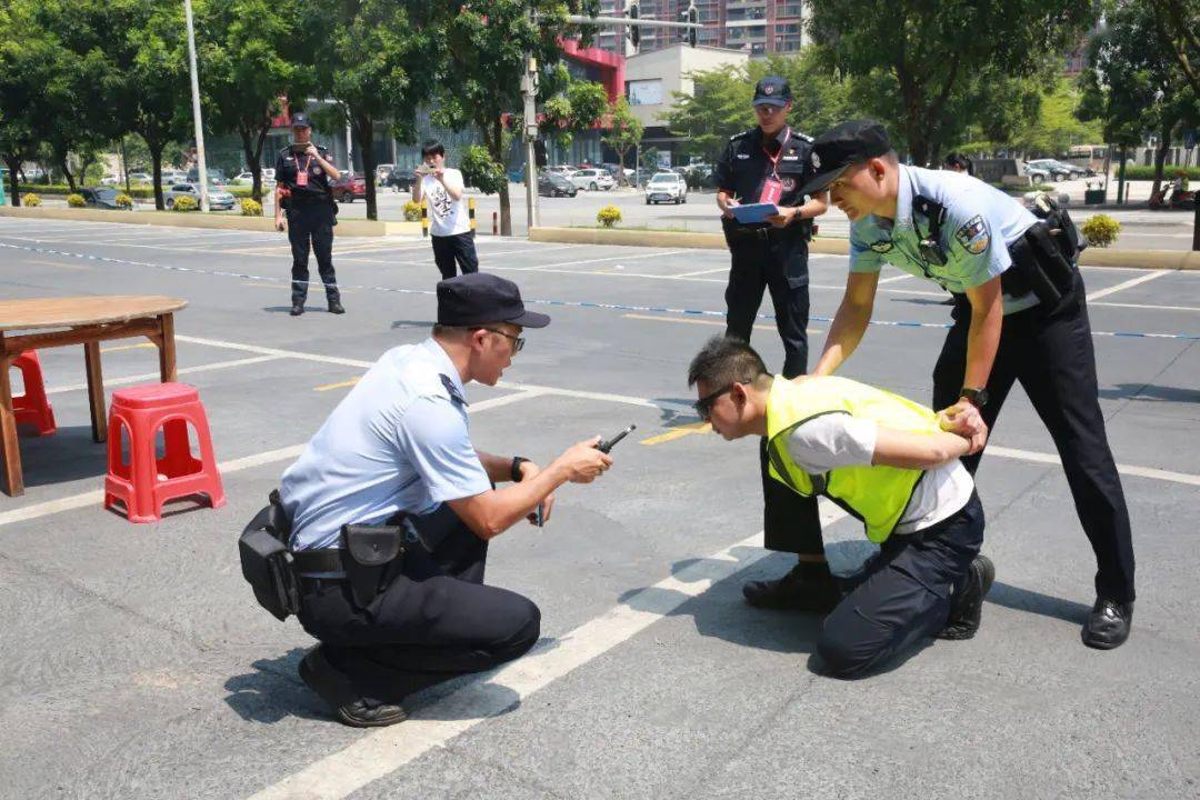 67打架斗殴?群体性事件?别怕!鹤山公安蜀黍帅气出警!