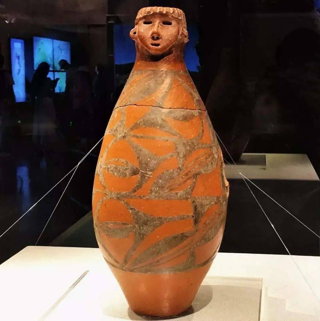 人头形器口彩陶瓶