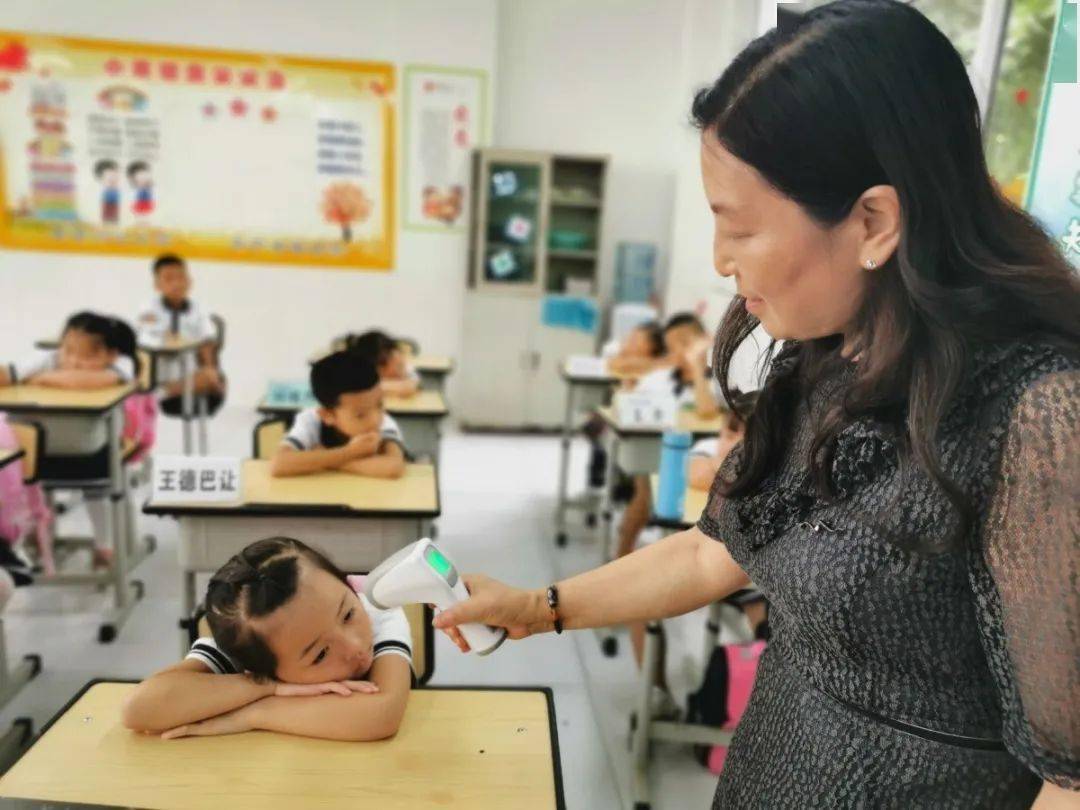 瞧这一群小萌新顶新新建小学一年级入校第一周