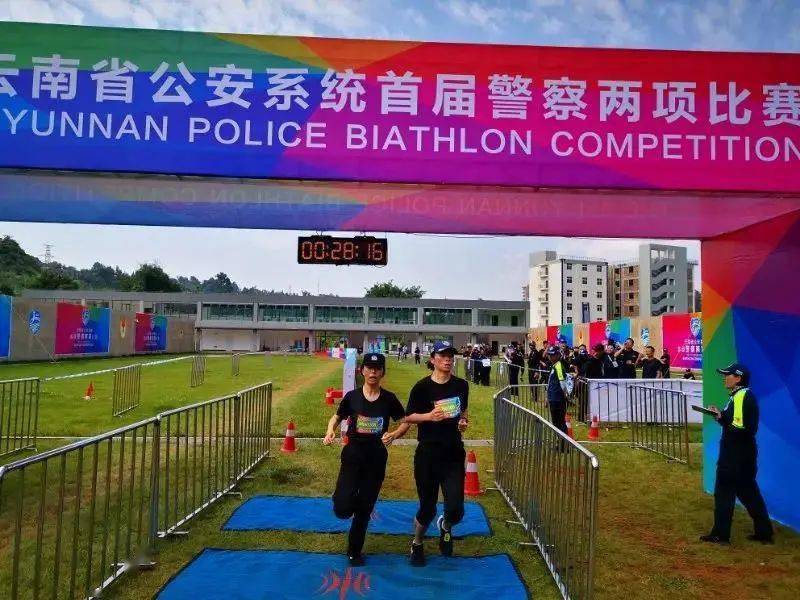 从特警支队抽调张秀源同志担任教练,抽调市局政治部付涛,特警支队