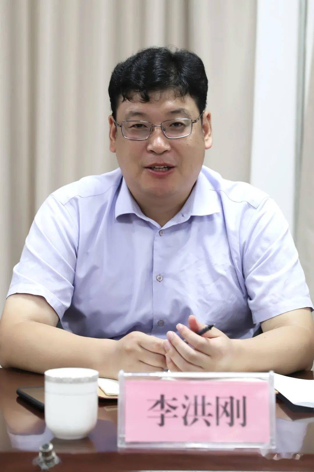 就前期创城工作,大王镇召开全镇创建全国文明城市调度会议,李洪刚主持