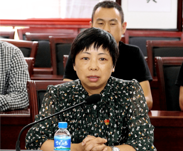 卢玲希望同学们坚定信心,树立远大理想,永远保持积极,乐观,向上的人生