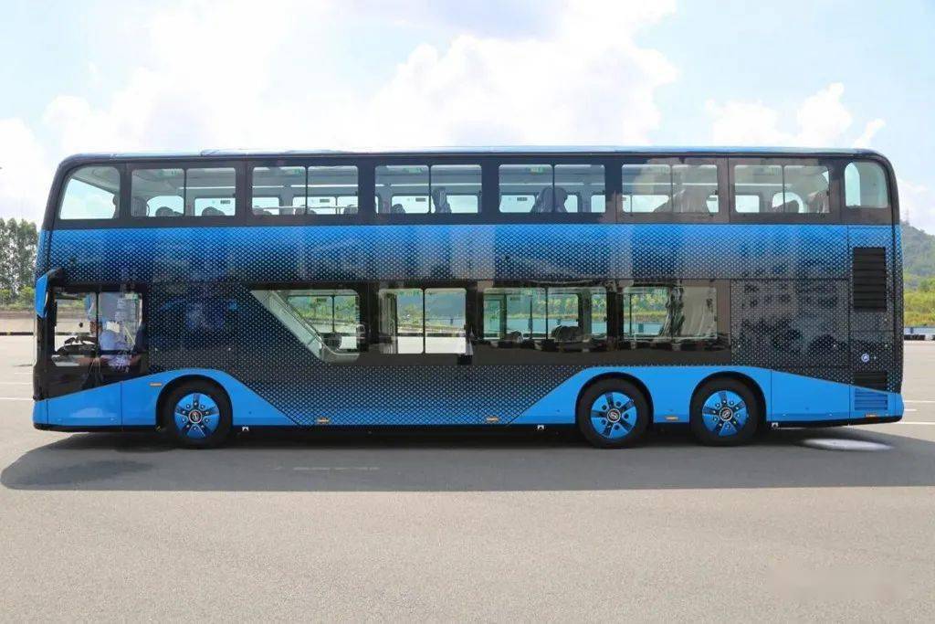 十年磨一剑比亚迪全新一代纯电动双层客车b12d初体验