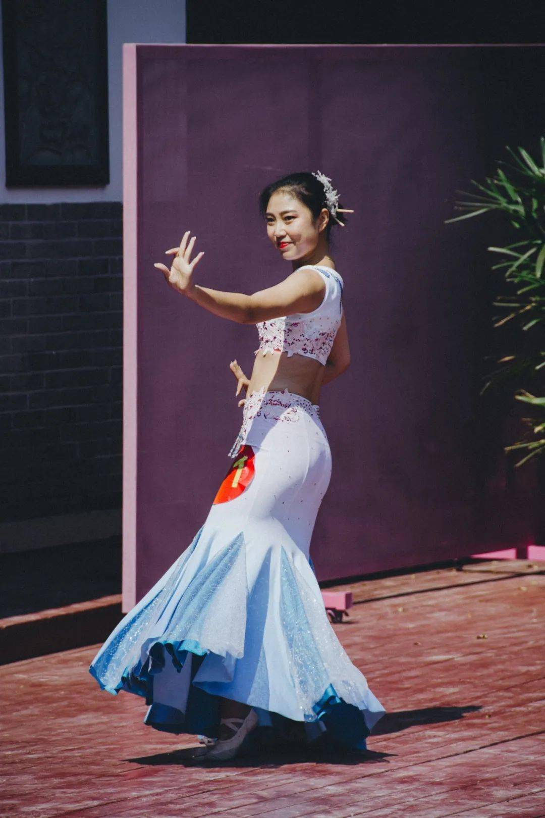 1暂居第6名12号选手:陈苗苗才艺展示:古筝演奏《梦里水乡》命题讲解