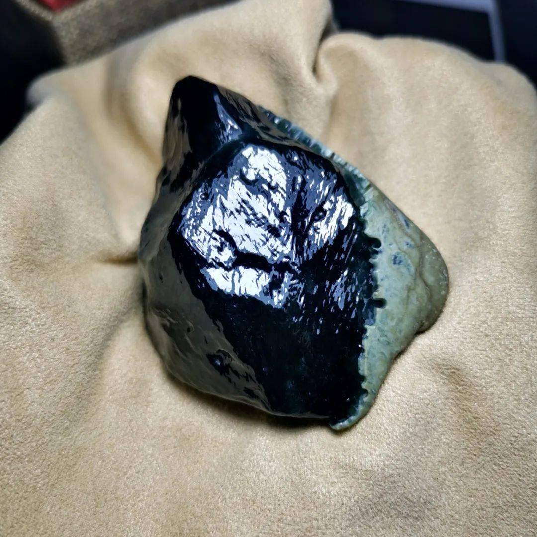 南奇场口的脱沙老蓝水翡翠原石,应客户要求设计龙,太霸气了!