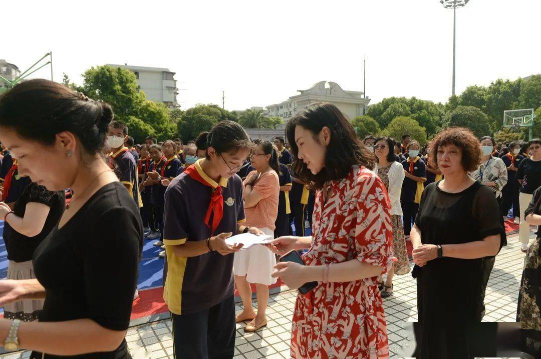 上海市共康中学举行 "感念师恩"教师节主题庆祝活动