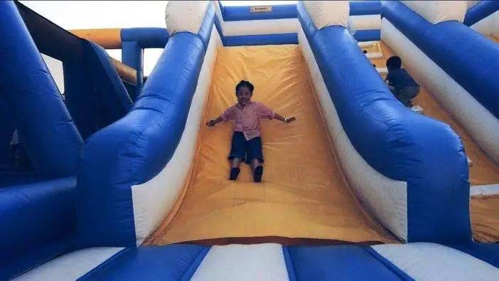 多种玩法这片欢乐天地给你体验滑滑大雪山滑梯,对抗区,迷宫区,趣味