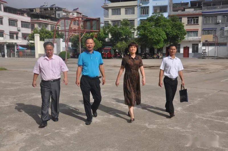 昭平县开展教师节慰问活动