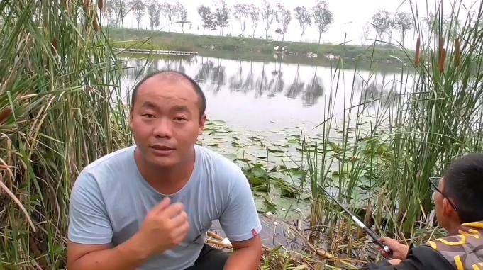 和小黑哥一起野钓窝料是酒米试试看怎么样