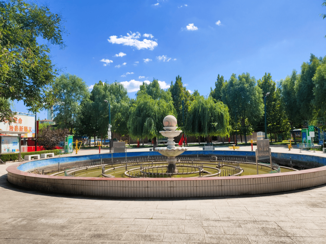 9月9日,北京顺义区龙湾屯镇的柳庄户村小广场.记者蔡健雅摄