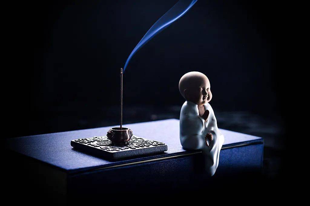 释家以香供佛,去俗离尘,静心参禅;儒家以香为伴,寡欲忘己,贯通文脉