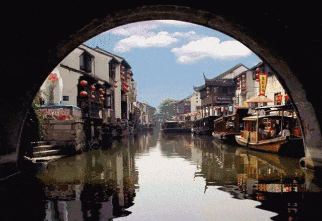 花木相伴相依,完美的将风景诗,山水画的意境和自然环境的实境融为一体