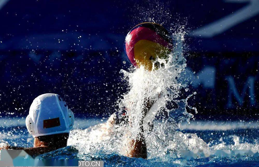 力量,技术,战术为一体的极具观赏性的水上集体球类运动项目