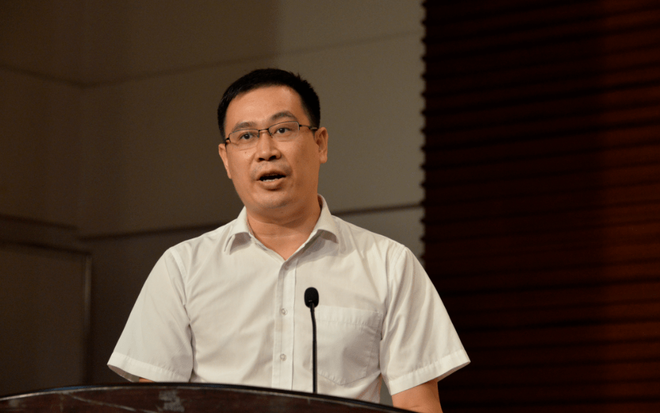 随后,劳国南,高汝强分别为荣获中山市师德标兵,中山市优秀教师,优秀