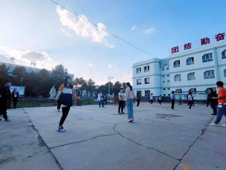 热点一三七团中学开展第36个教师节庆祝活动