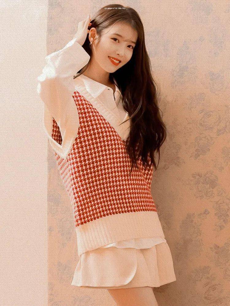 韩国民妹妹iu李知恩定义不同穿搭风格