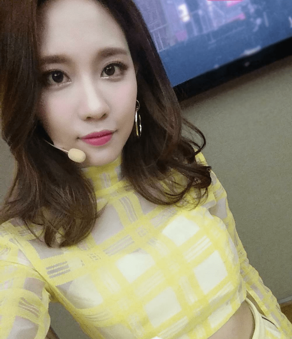 浪姐王霏霏旧照曝光皮肤蜡黄似素人与如今肤白貌美差别大