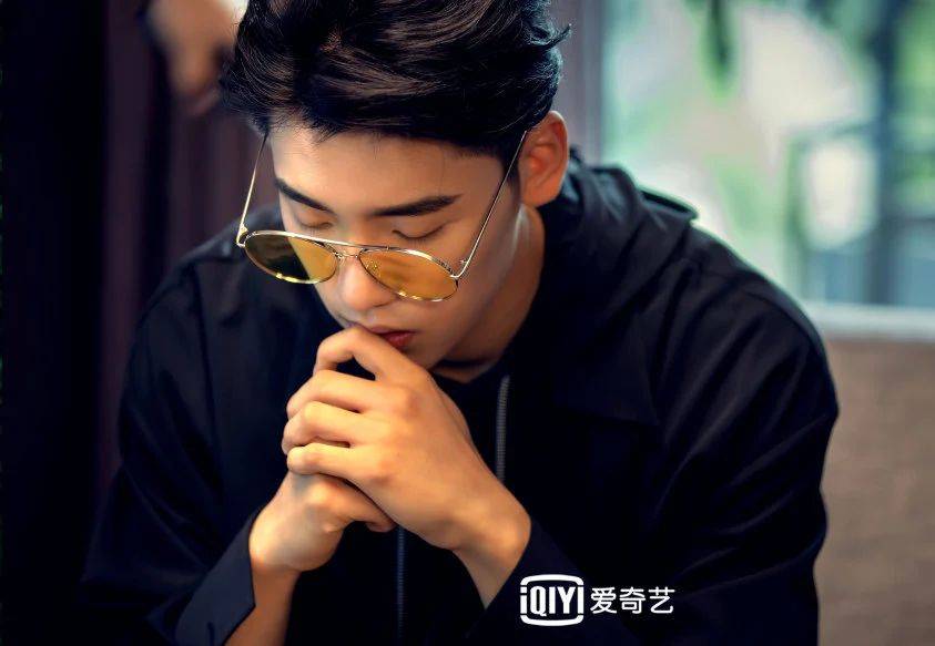 怪你过分美丽徐陵的爱情一直都是他一个人的独角戏