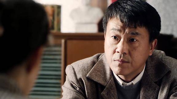 影视傻柱罕见发脾气和秦淮茹大吵还把三大爷的花摔了