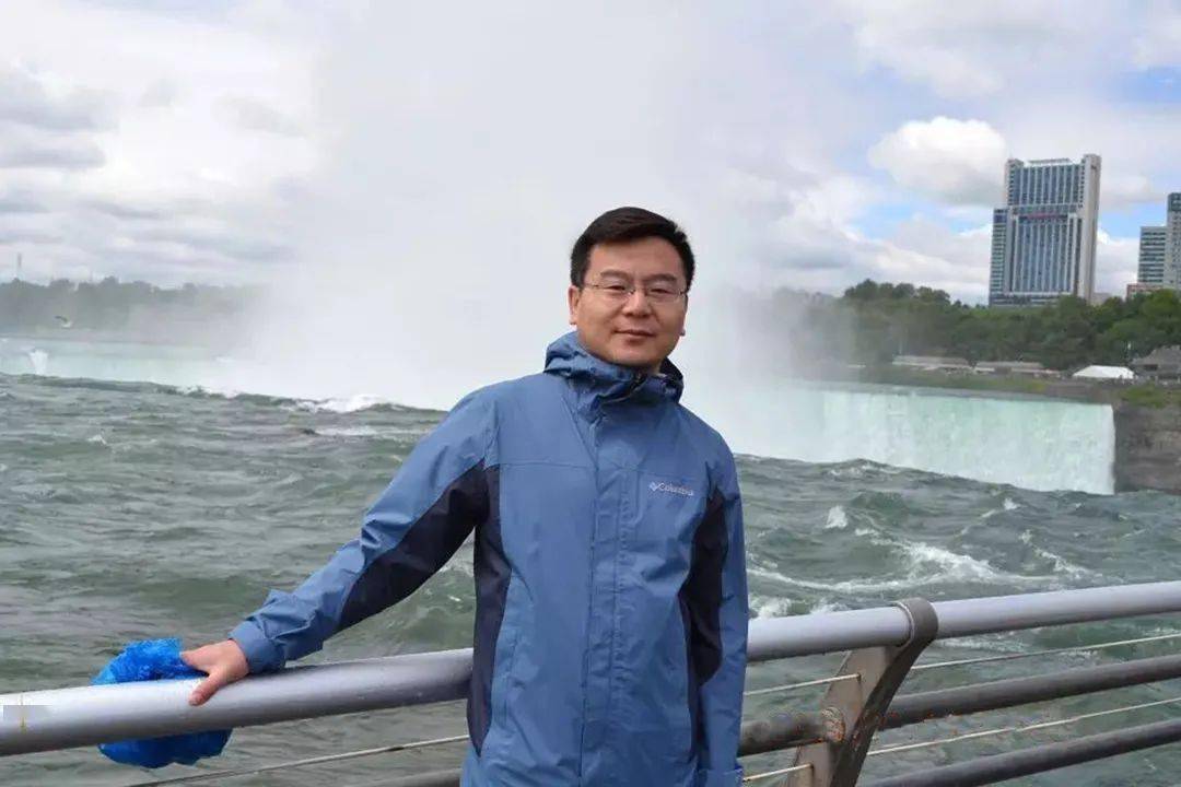 齐雪峰老师2003最后,祝你们能快乐且充实地度过大学时光,在这里实现