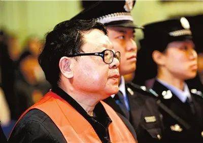 【廉洁微朗读】草根的逆袭与沉沦_文强