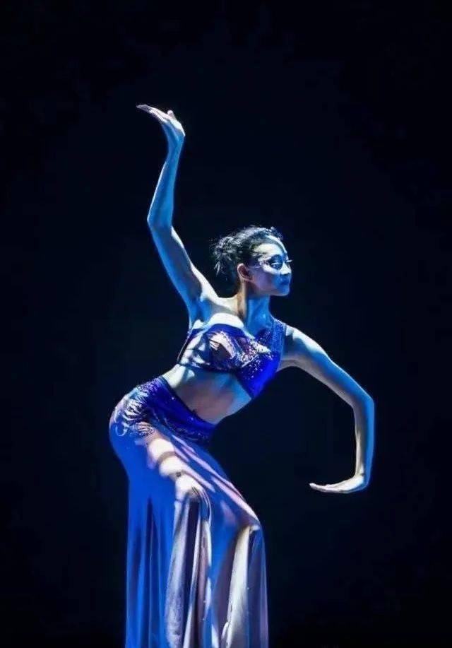 "线上公共空间演出"——各美其美的中国民族民间舞