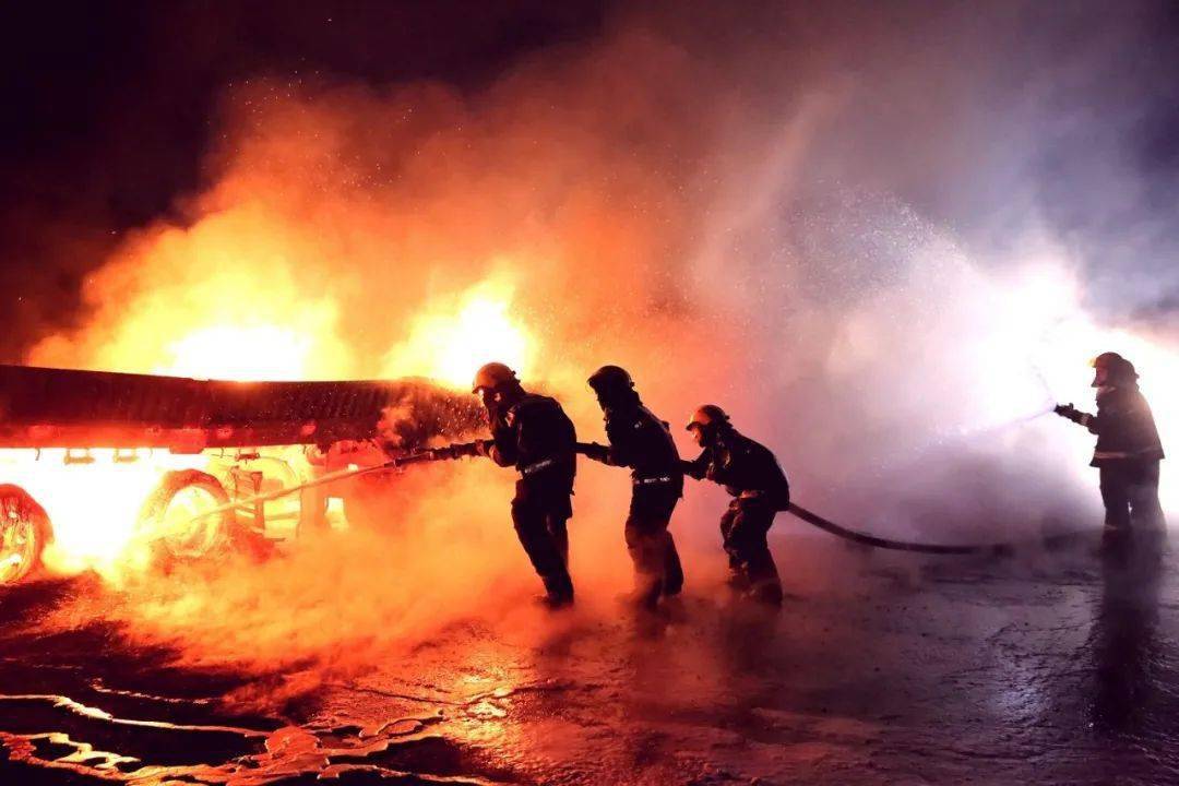 救援力量丨逆火而行真英雄消防员角色大揭秘