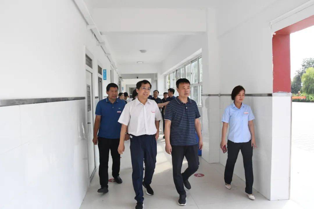 参观学习,交流经验——书勇局长带队到经开区弘济学校考察学习