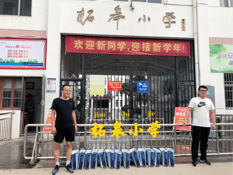 项目组工作人员先后来到柘皋镇初级中学,柘皋小学,三湾小学及多家幼儿