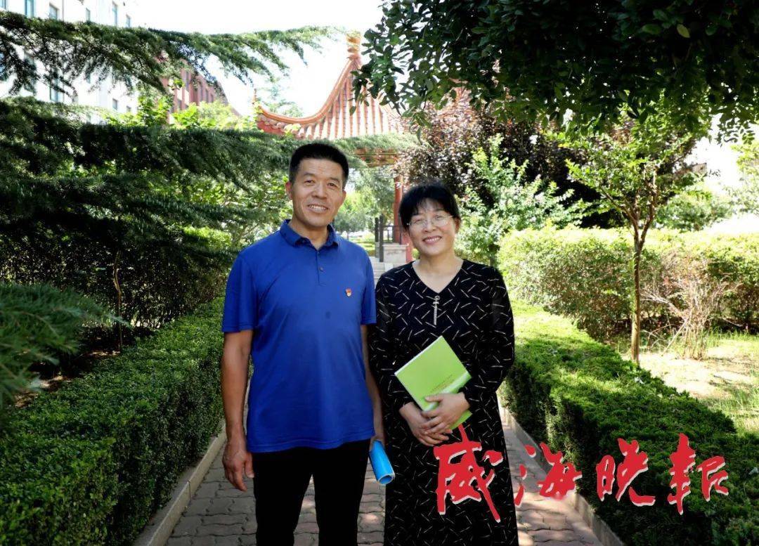 9月9日中午12时,下课了,威海市古寨中学教师毕自松和毕可桢兄妹在校园