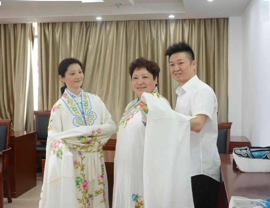 齐春雷:一级演员,著名越剧演员.