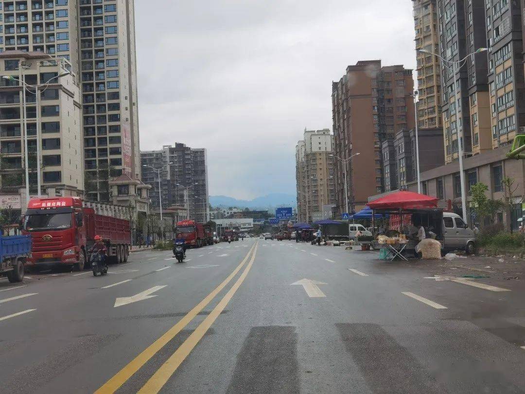 荣县车主注意今后在这里任性停车将被贴罚单