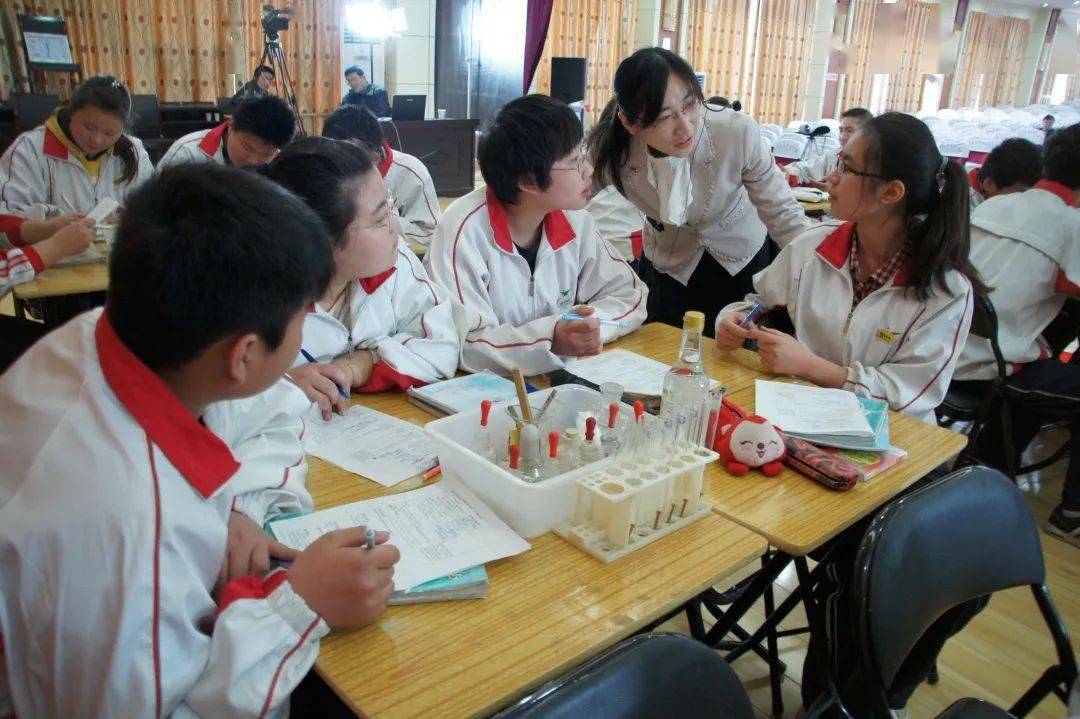 【名师风采】"魔法老师"吕红晓和她的"化学反应"