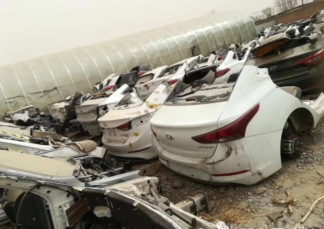 大批现代起亚残车拆车厂待拆出售