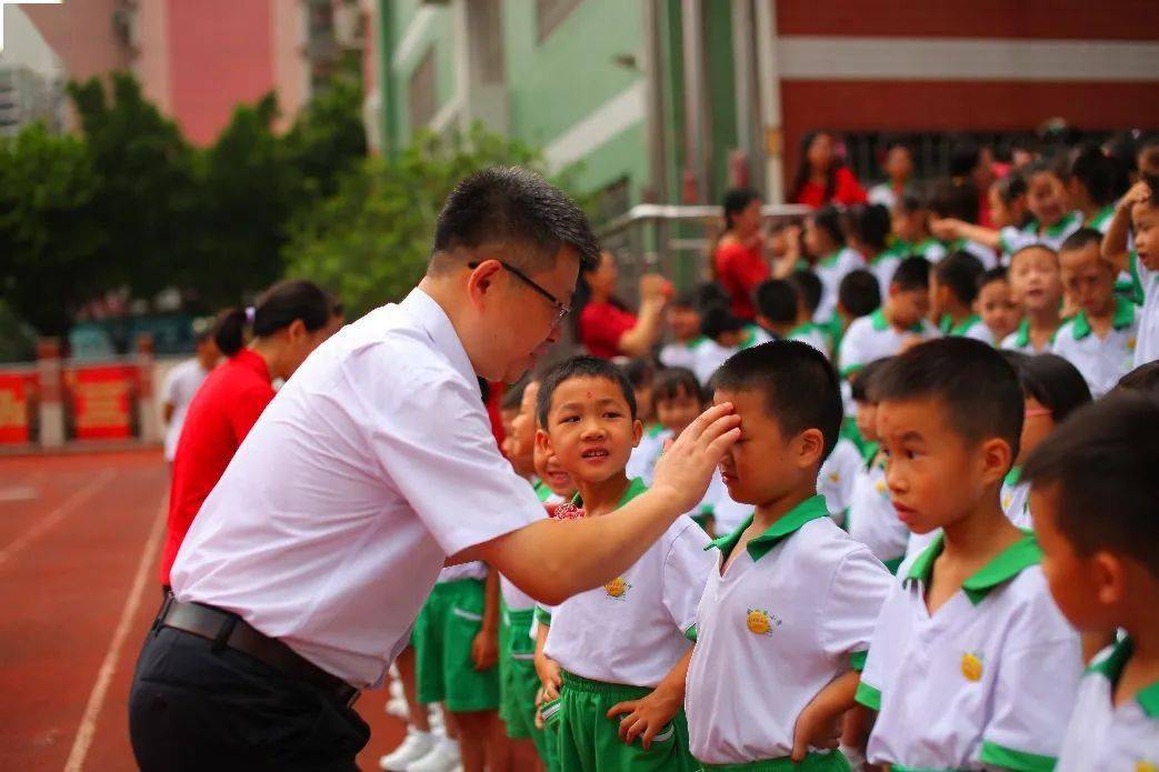 67我是小学生啦合兴苑小学举行新生开笔礼