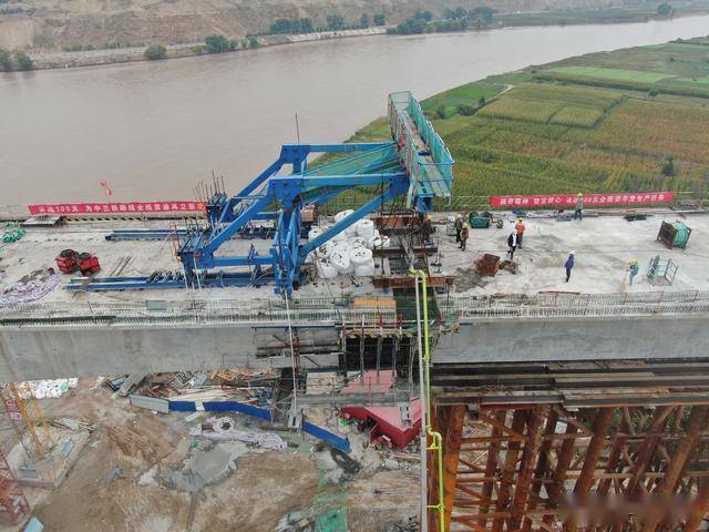 新建中兰客专靖远黄河特大桥主桥首个边跨合龙段浇筑完成