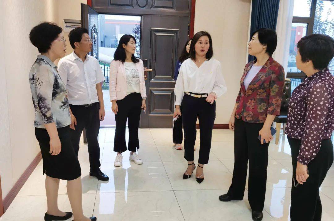 随后,带领调研督导组各位领导参观了集团亚美创新产业园集成房屋生产