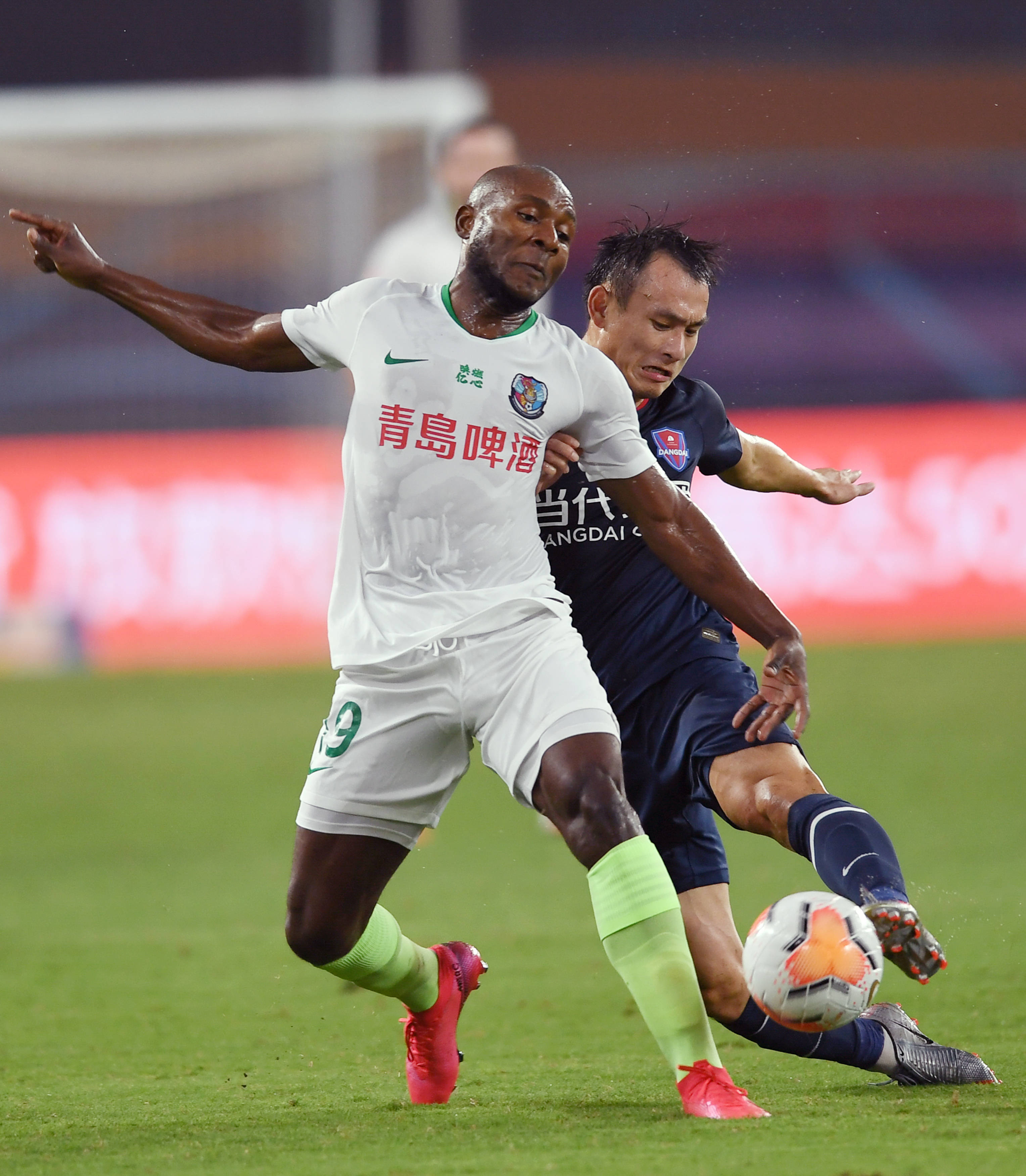 足球——中超:青岛黄海青港对阵重庆当代