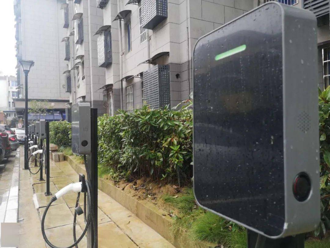赞九江湖滨老旧小区电动汽车充电桩通电惠及3681户居民