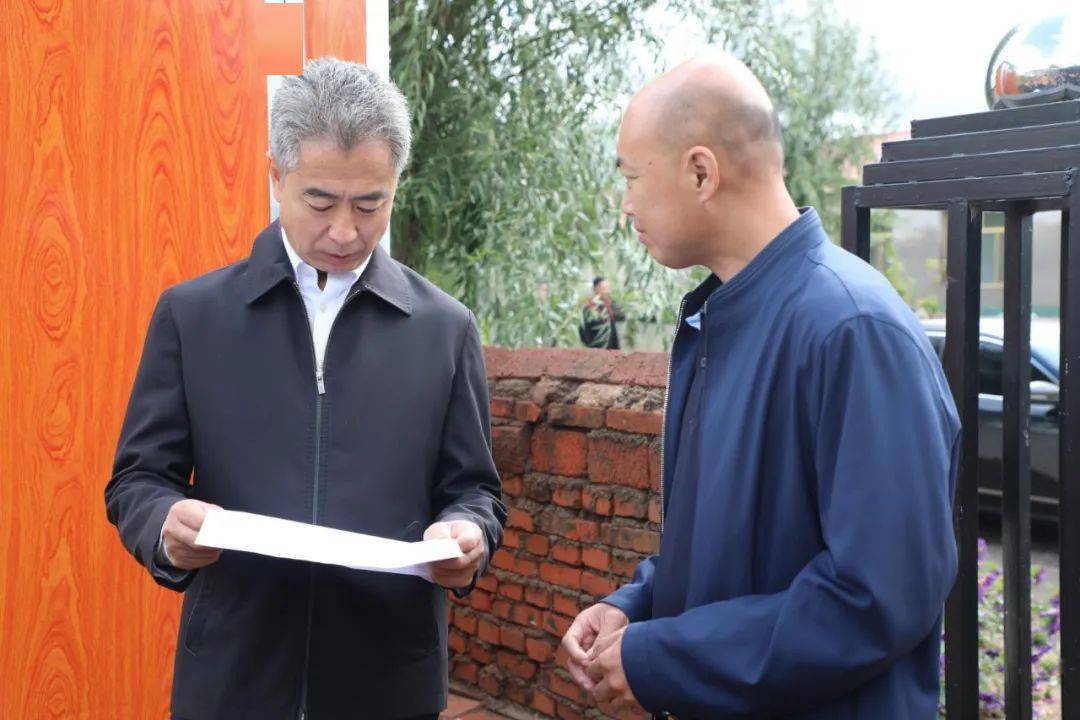 马焕龙深入葛根庙镇和斯力很现代农业园区调研水稻收割改厕及灾后自救