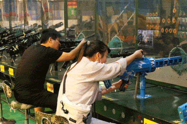 【枪林弹雨】震撼来袭!还沉浸在手机游戏中的枪战里吗?