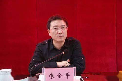 朱金平,男,土家族,湖南石门人,1966年12月出生,大学学历,中共党员.
