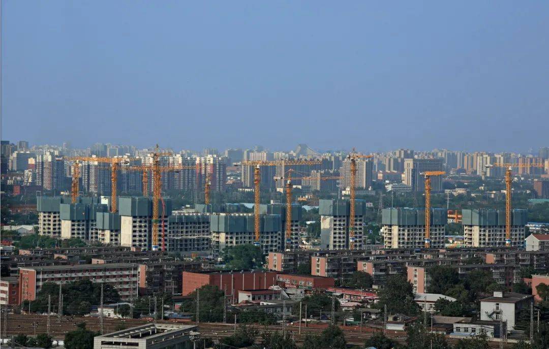 榆樹莊村騰退回遷房地塊簽約工作完成,建設成集幼兒園,超市,醫院等