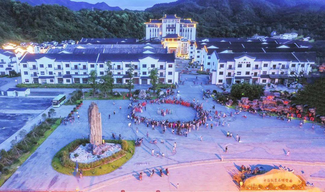 一方石养育一方人小康村24小时第十四站走进常山溪口村